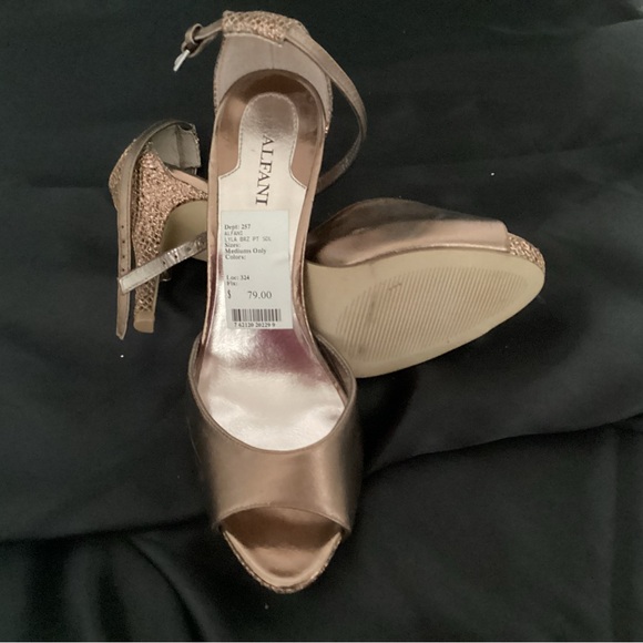 Women’s Alfani heels size 7.5 - Picture 4 of 6